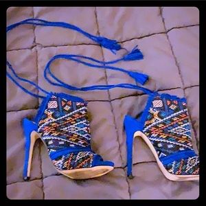 Shoe Dazzle Faux Beaded tie up peep toe size 6